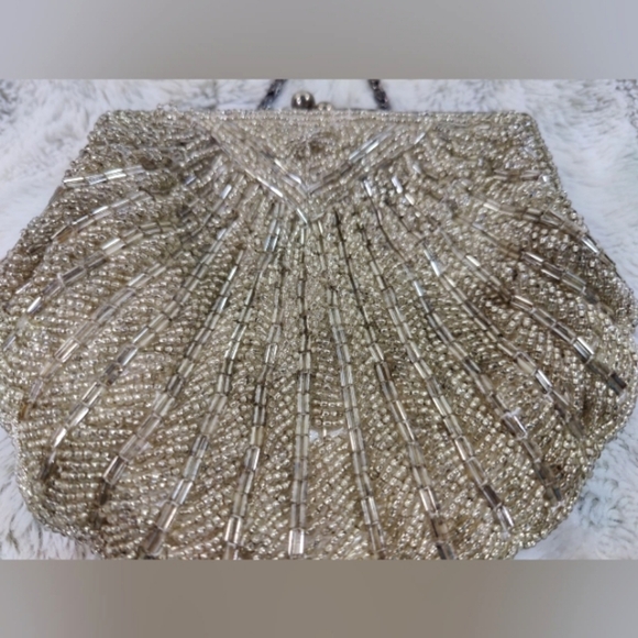 La Regale Clutch Crossbody Purse Metallic Beaded Silve Evening Formal Party CHIC - Picture 3 of 12